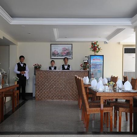 Hotel Wardan Yangon Esterno foto