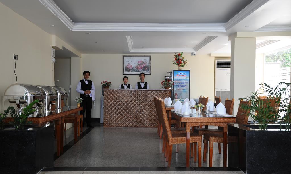 Hotel Wardan Yangon Esterno foto