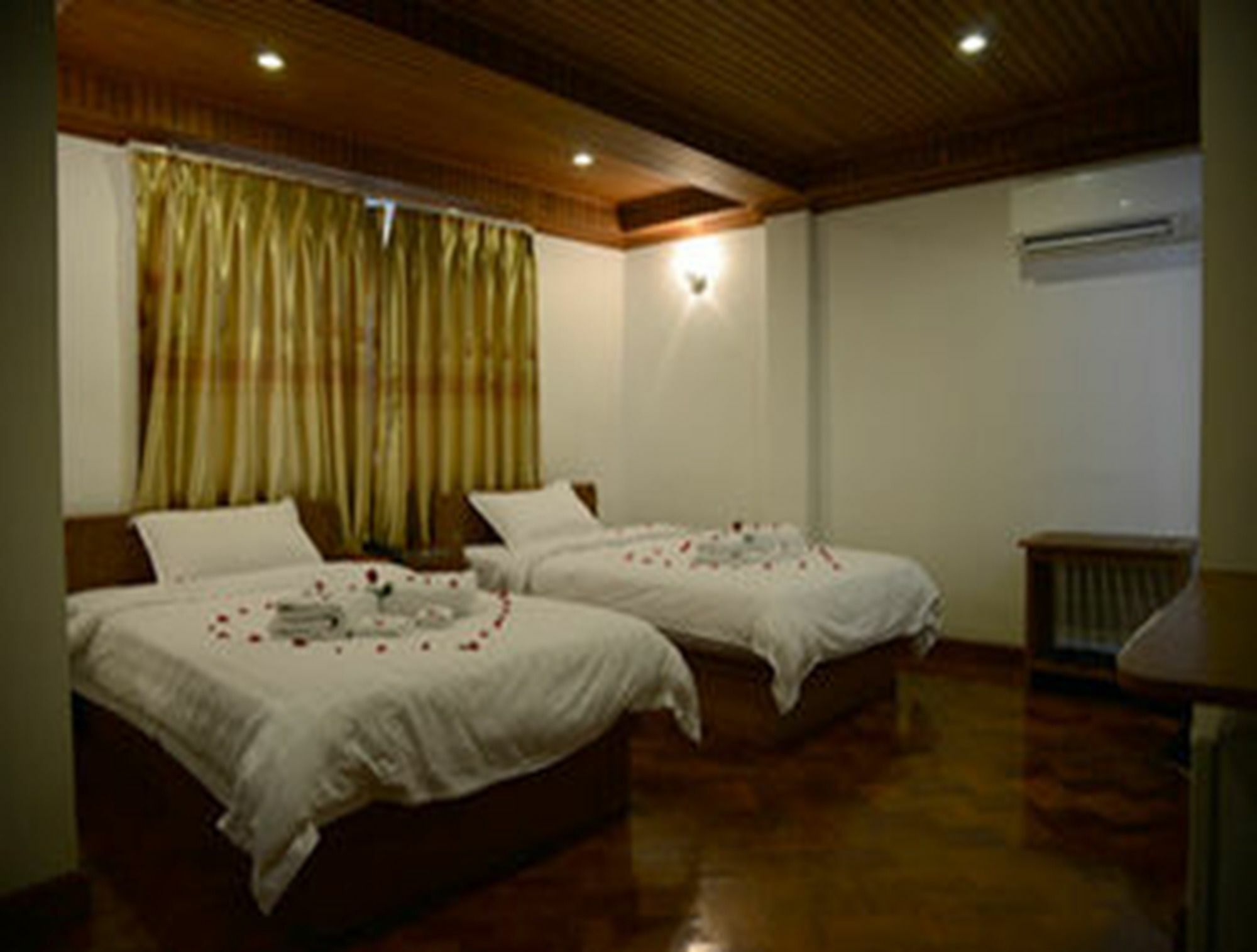 Hotel Wardan Yangon Esterno foto