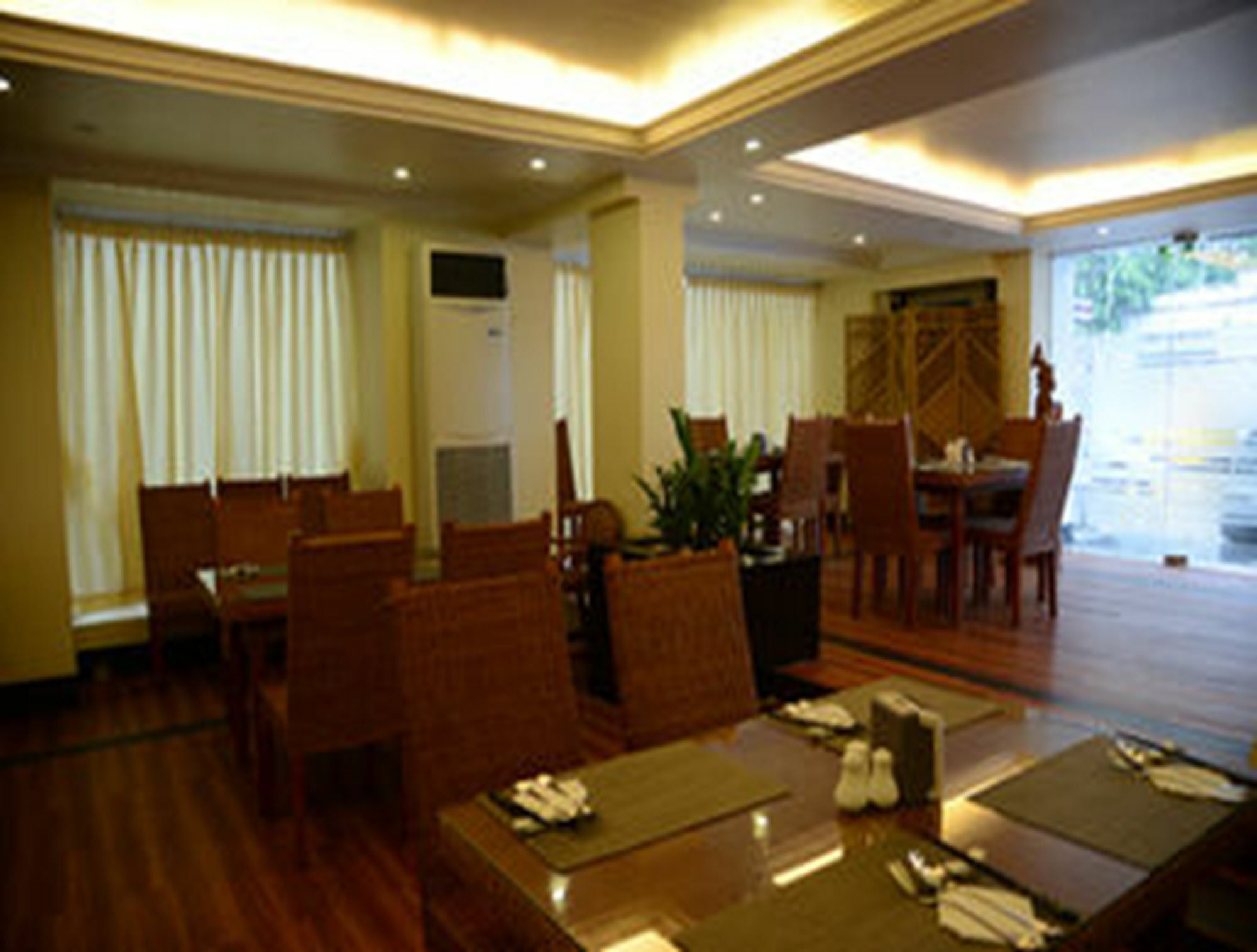 Hotel Wardan Yangon Esterno foto